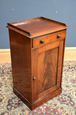 Lot 91 - A Victorian mahogany pot cupboard with raised...