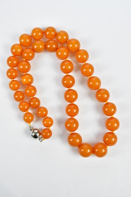 Lot 367 - An amber coloured beaded necklace, with...