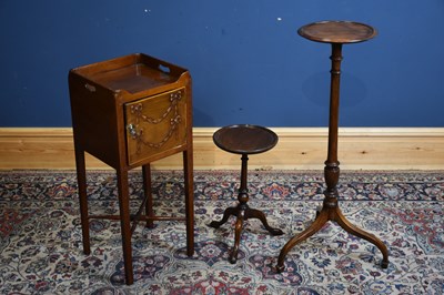 Lot 102 - An Edwardian mahogany pot cupboard, decorated...