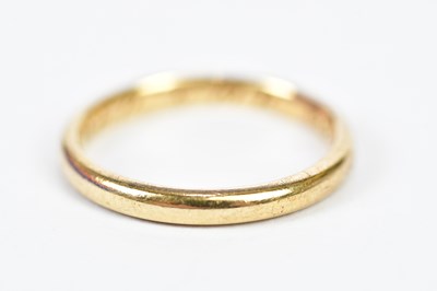 Lot 249 - A 9ct yellow gold wedding band with...