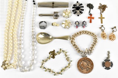 Lot 1602 - A small quantity of assorted costume jewellery...
