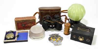Lot 46 - A small quantity of collectors' items to...