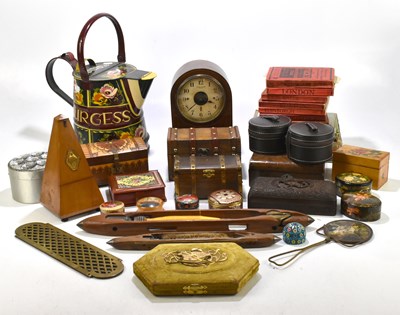 Lot 22 - A quantity of collectors' items to include...