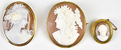 Lot 440 - A yellow metal cameo brooch, carved with a...