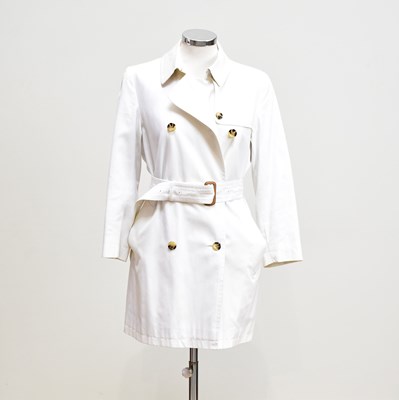 Lot 903 - BURBERRY; a short cream lady's trench coat...