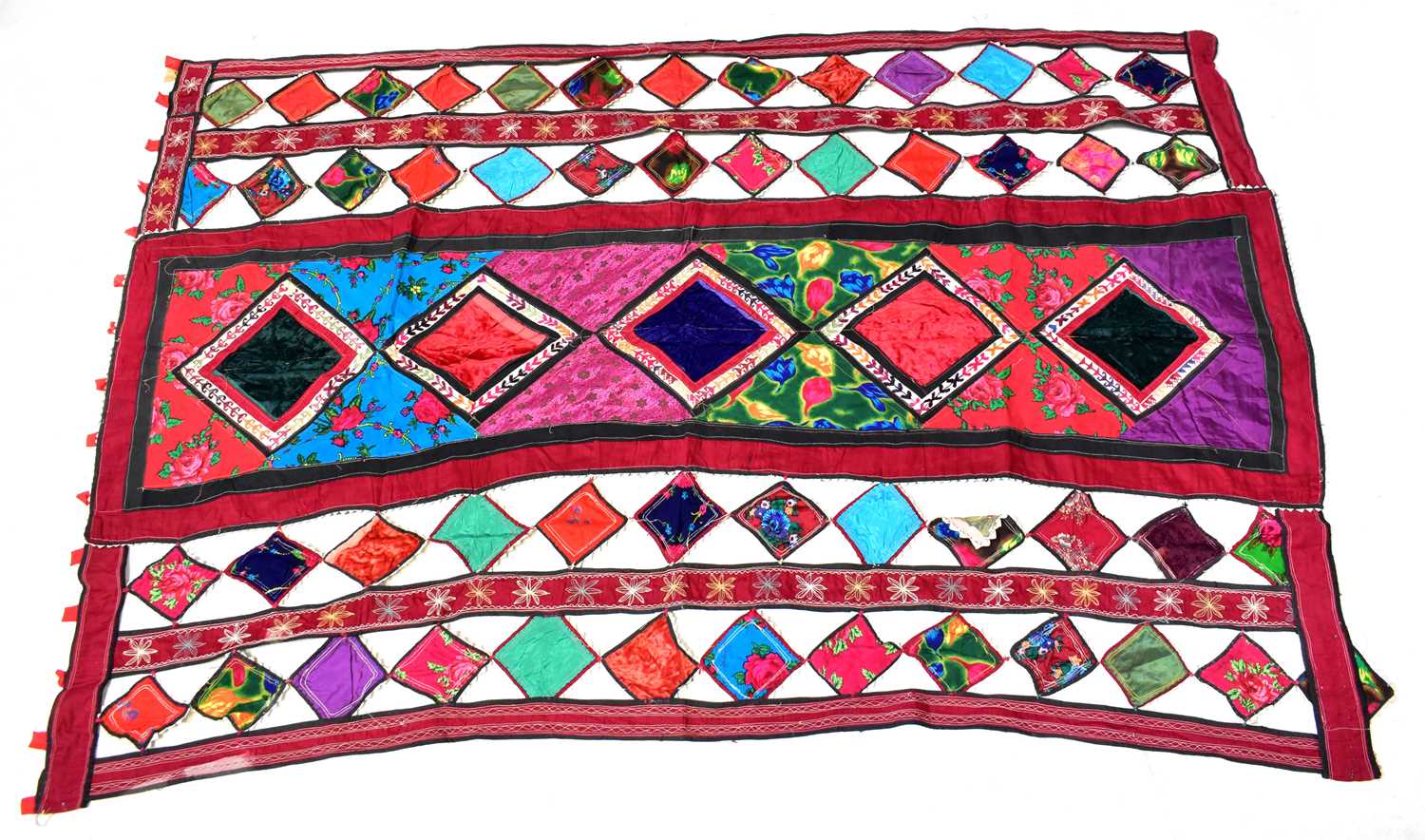 Lot 129 - A Bedu Iraq Kilim hand-woven flat weave rug in...