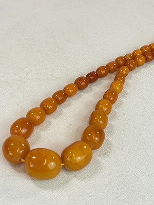 Lot 1272 - A vintage graduated egg yolk/butterscotch...