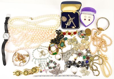 Lot 835 - Mixed modern and vintage costume jewellery to...