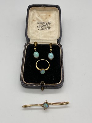 Lot 1231 - A matched suite of yellow metal and opal...