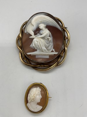 Lot 1232 - A large Victorian cameo brooch depicting Leda...