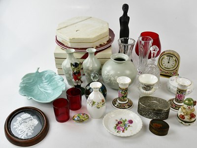 Lot 2787 - A collection of assorted ceramics and glass...