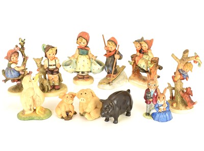 Lot 394 - Eleven various decorative ceramic and resin...