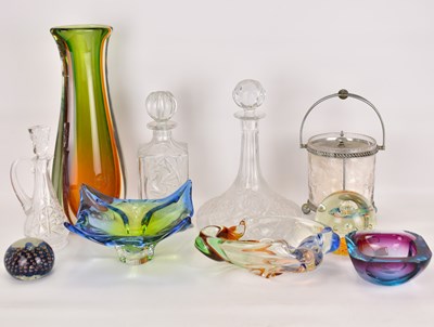 Lot 406 - Mixed glassware to include an art glass vase...
