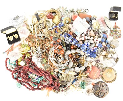 Lot 841 - A large quantity of mixed modern and vintage...