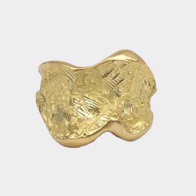 Lot 733 - A 9ct yellow gold contemporary ring with...