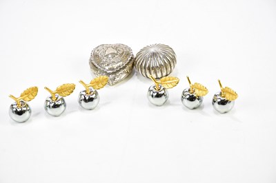 Lot 2198 - M & CO; a Victorian hallmarked silver snuff...