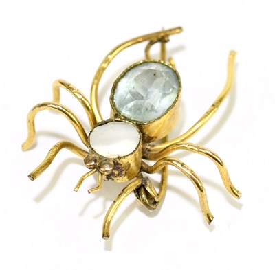 Lot 1442 - A yellow metal blister pearl brooch in the...