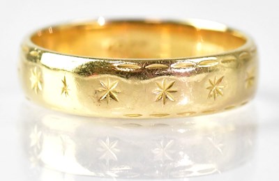 Lot 709 - An 18ct yellow gold wedding band with engraved...