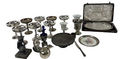 Lot 582 - A quantity of silver plated items, including a...