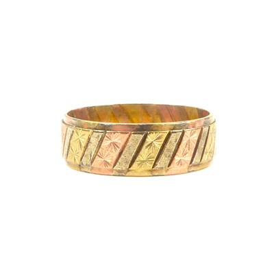 Lot 729 - A 9ct gold two-colour textured band ring, size...