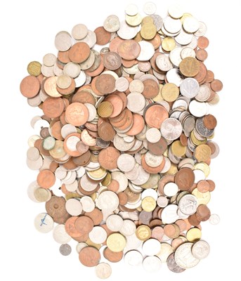 Lot 684 - A quantity of mixed UK and world coinage to...