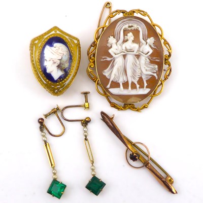 Lot 830 - Mixed jewellery to include a carved oval cameo...