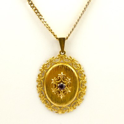 Lot 777 - A 9ct gold dainty curb link necklace with hoop...
