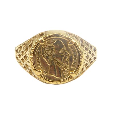 Lot 725 - A 9ct gold signet ring set with small Mexican...