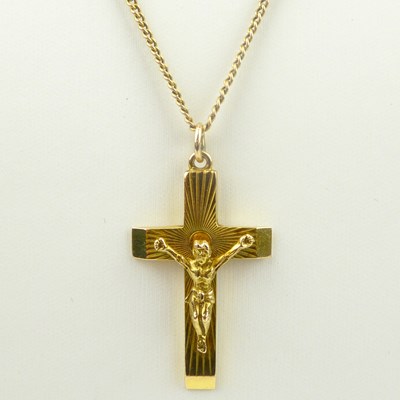 Lot 776 - A 9ct gold crucifix pendant, length 3.5cm, on...