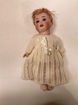 Lot 339 - A Schutmeister and Quende bent limbed baby...