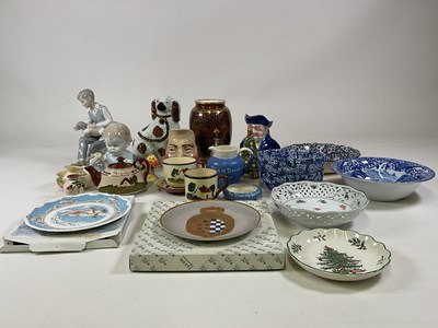 Lot 470 - A quantity of decorative ceramics, including a...