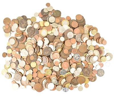 Lot 681 - A collection of mixed UK and world coins and...
