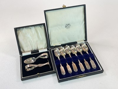 Lot 1041 - A set of six George V hallmarked silver Fiddle...