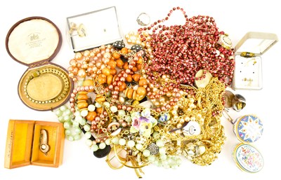 Lot 836 - A collection of antique, vintage and modern...
