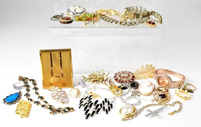 Lot 845 - A small quantity of costume jewellery...