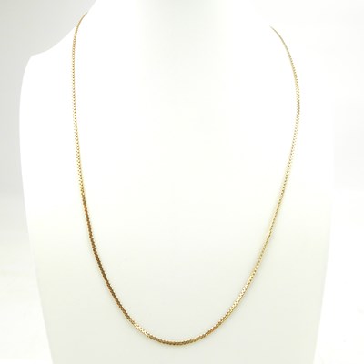 Lot 791 - A 9ct gold dainty box link necklace, length...