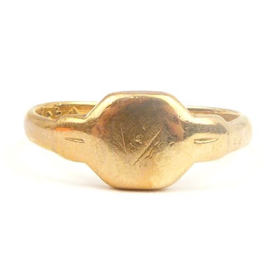 Lot 728 - A 9ct gold small signet ring with indistinct...