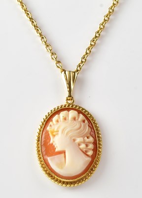 Lot 781 - A carved oval cameo of a lady's head and...