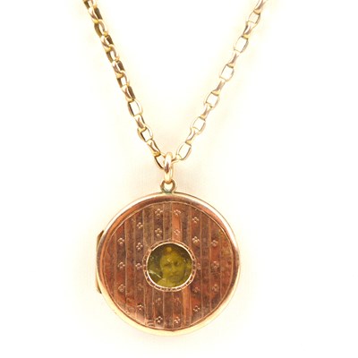 Lot 778 - A 9ct gold thin belcher link chain with hoop...