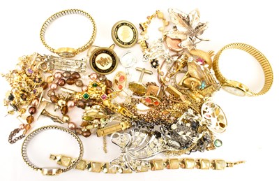 Lot 834 - Mixed costume jewellery to include gold and...