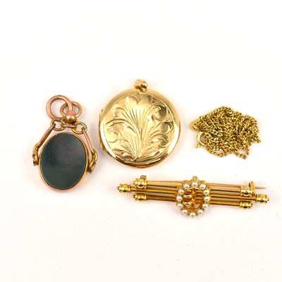 Lot 819 - A 9ct gold circular double locket with floral...