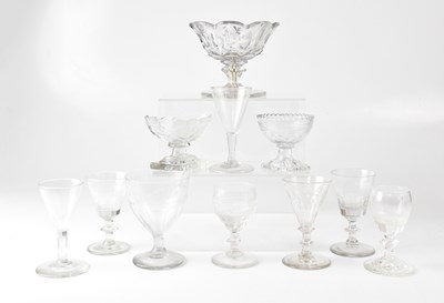 Lot 402 - A small quantity of glassware, to include late...