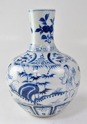Lot 624 - A late 20th century Chinese blue and white...