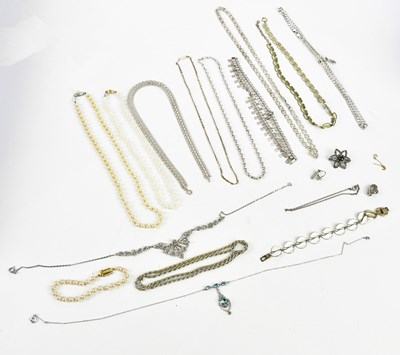 Lot 525 - A small group of costume jewellery including...