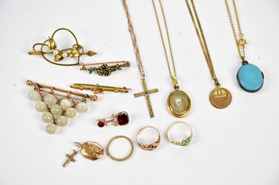 Lot 499 - An interesting mixed group of yellow metal,...