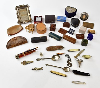 Lot 2491 - A late Victorian hallmarked silver mounted...