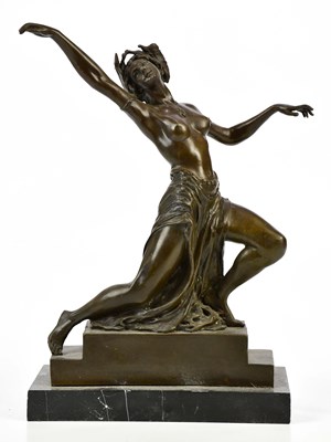 Lot 1441 - An Art Deco style reproduction bronze figure...