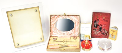 Lot 99 - A collectors' lot to include a Nelson's...
