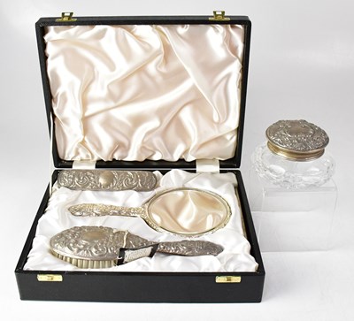 Lot 581 - W. I. BROADWAY & CO; a cased Elizabeth II...