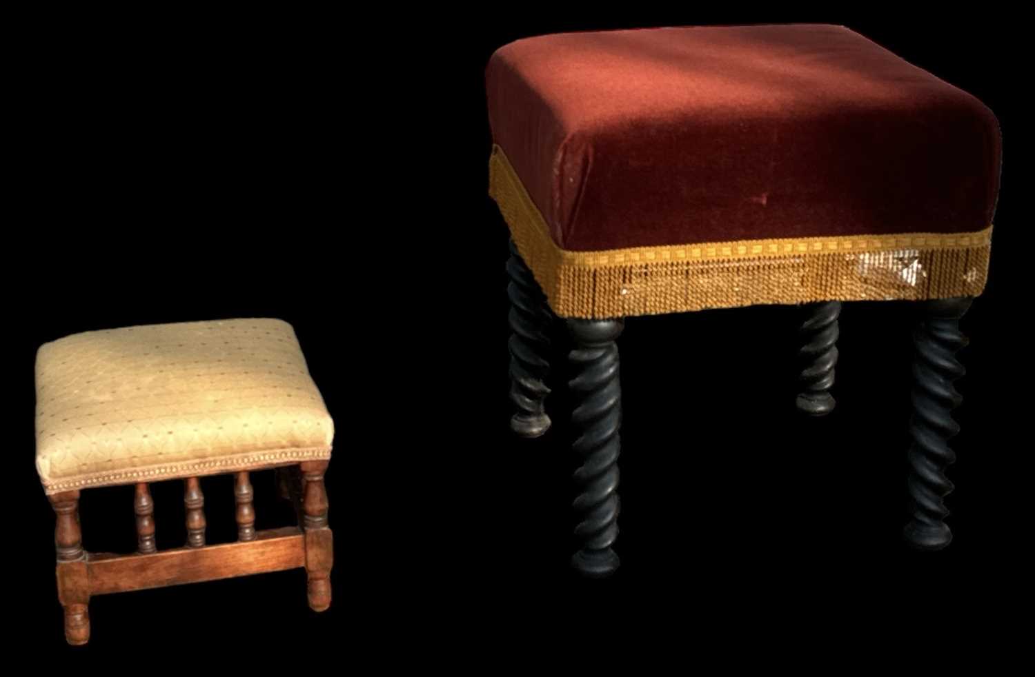 Lot 79 - An early 20th century red upholstered...
